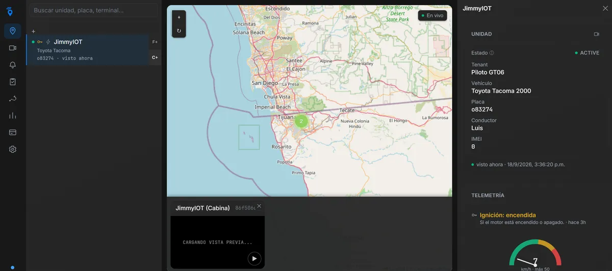 Plataforma Tracknel mostrando mapa en vivo, vista previa de cámara y telemetría de una unidad real